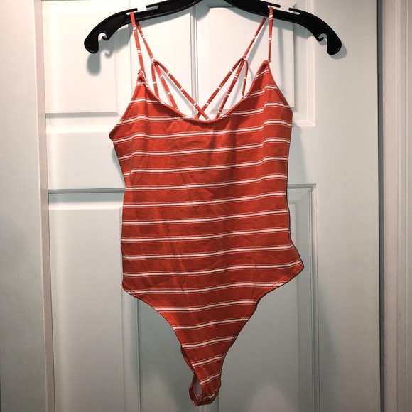 𝐒𝐓𝐑𝐈𝐏𝐄𝐃 𝐁𝐎𝐃𝐘 𝐒𝐔𝐈𝐓 - Picture 4 of 5